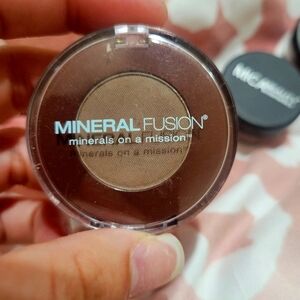 Mineral Fusion Brown Eyeshadow